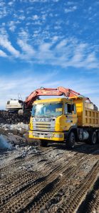 Camión Tolva y retro en proyecto